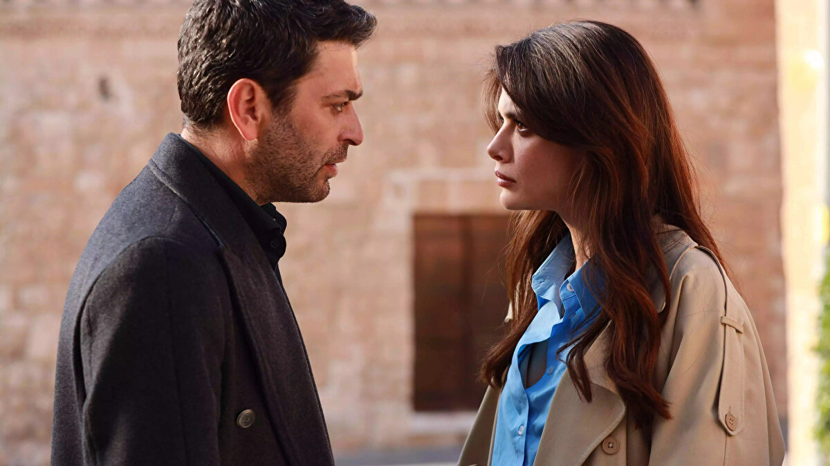 Başrollerinde Ozan Akbaba ve Sinem Ünsal’ın yer aldığı yapım, uzun bir aradan sonra bu akşam 2. sezon ilk bölümüyle geri dönüyor.