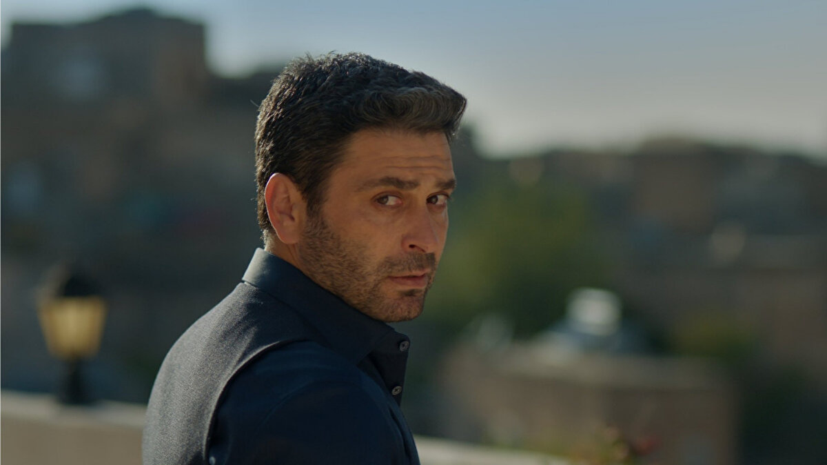 Sezon Finalinde Yaşananlar<br><br>Dizinin 28. bölümünde Kaya ile Nadim arasındaki gerilim, arabayla uçurumdan yuvarlanmalarıyla adeta felakete dönüştü. Araç defalarca takla attıktan sonra alev aldı ve patladı. İki karakterin akıbeti belirsiz kalırken, bu çarpıcı final sahnesi sosyal medyada uzun süre gündemde kaldı.