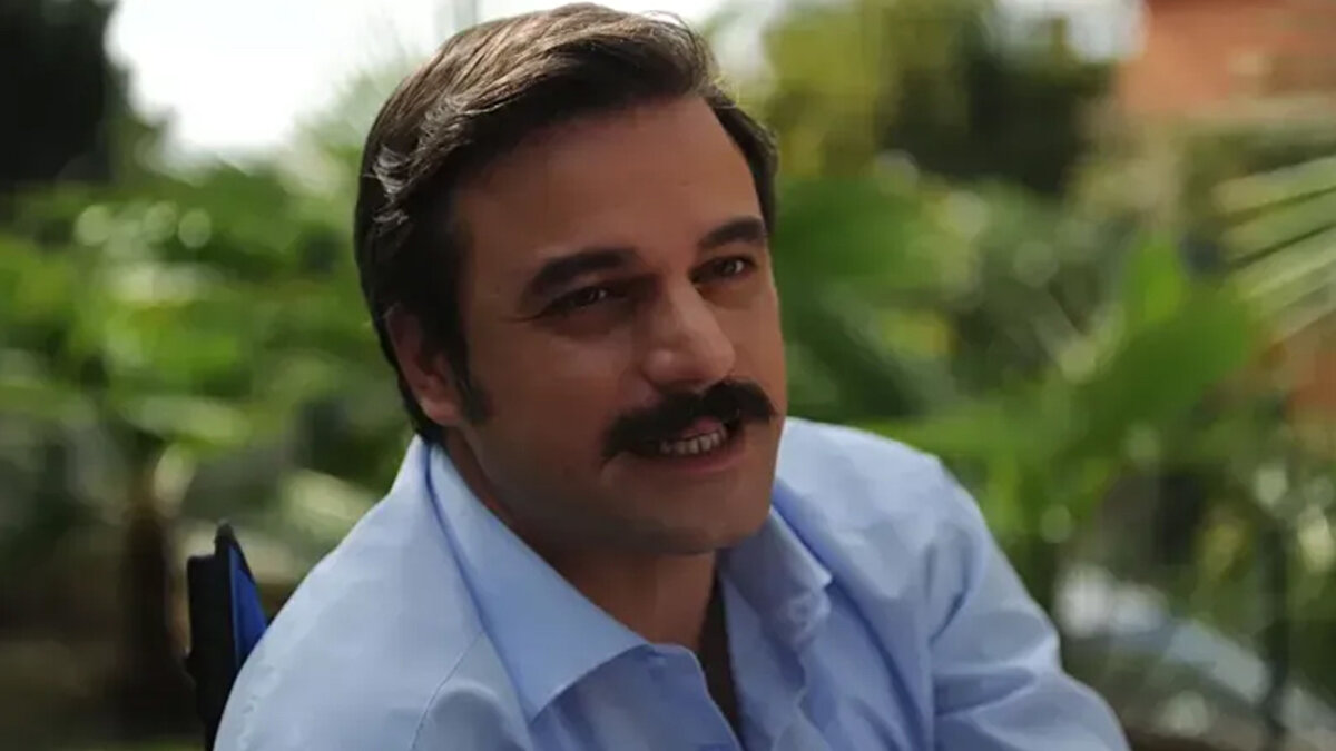 TRT’de yayınlanan "Kim Gitsin?" programını sunan Özkan, 'Beni öldürmeye mi çalışıyorlar? Yazın yoğun çalıştığım için suratımda egzama çıktı, ara ara hastaneye gelip gidiyorum. Set ve yarışma programı sunuyorum, makyajdan dolayı çıktığını zannediyorum. Evimde istirahatteyim, iki günde bir kontrol yaptırıyorum.' dedi.