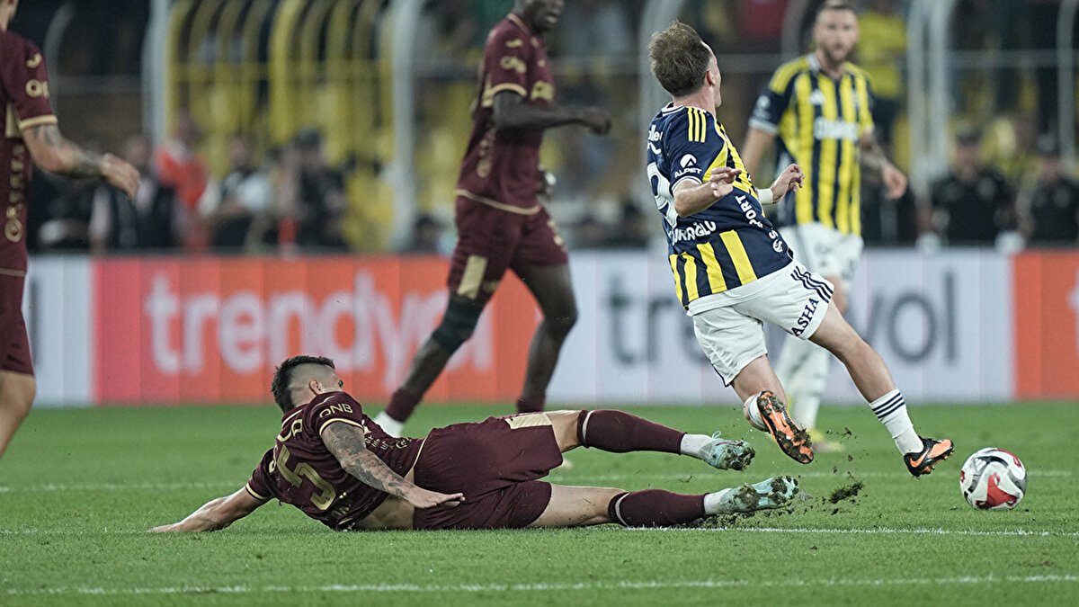 Fenerbahçe-Trabzonspor derbisine Ozan Ergün'ün kararları damga vurdu.