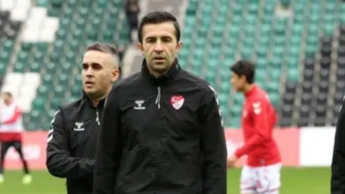 Hem orta hakem Ozan Ergün’ün hem de VAR’da görev alan Davut Dakul Çelik’in kararları sosyal medyada geniş yankı buldu.