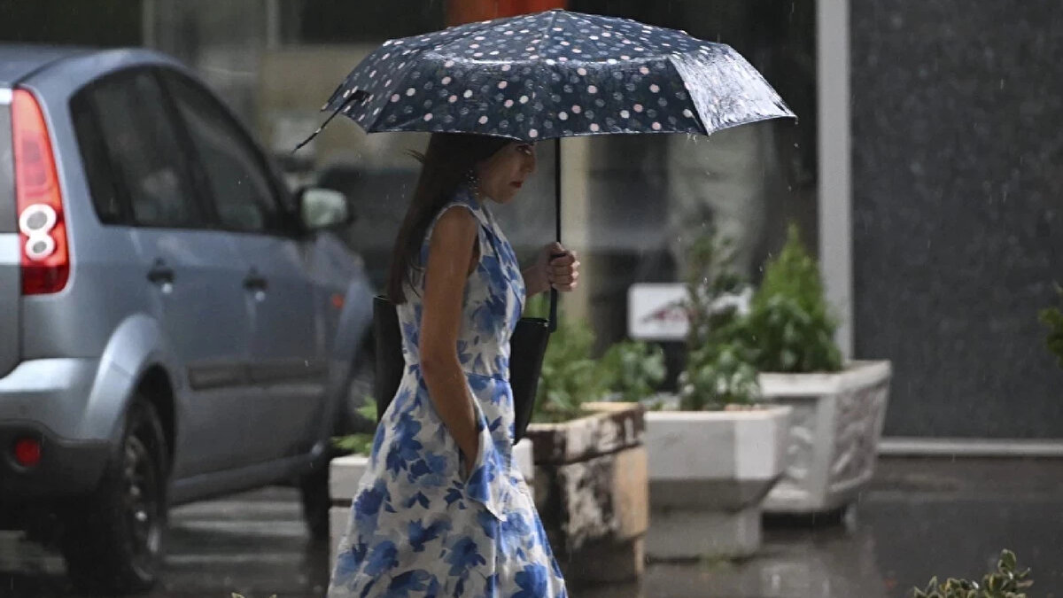 Antalya’da 24 derece ile 31 derece arasında değişen sıcaklıklarda güneşli bir hava beklenirken, Trabzon’un iç kesimleri ve Rize çevrelerinde akşam saatlerinde sağanak yağış görülecek.