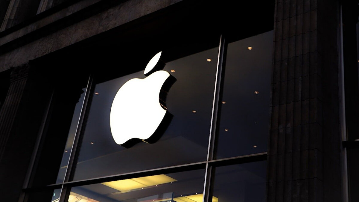 iPhone 17’nin Güvenlik Hamlesi<br>Apple, iPhone 17 ile “Memory Integrity Enforcement” teknolojisini tanıttı. Bu özellik, en karmaşık siber saldırıları bile etkisiz hale getirerek A19 çip ile güvenliği zirveye taşıyor.