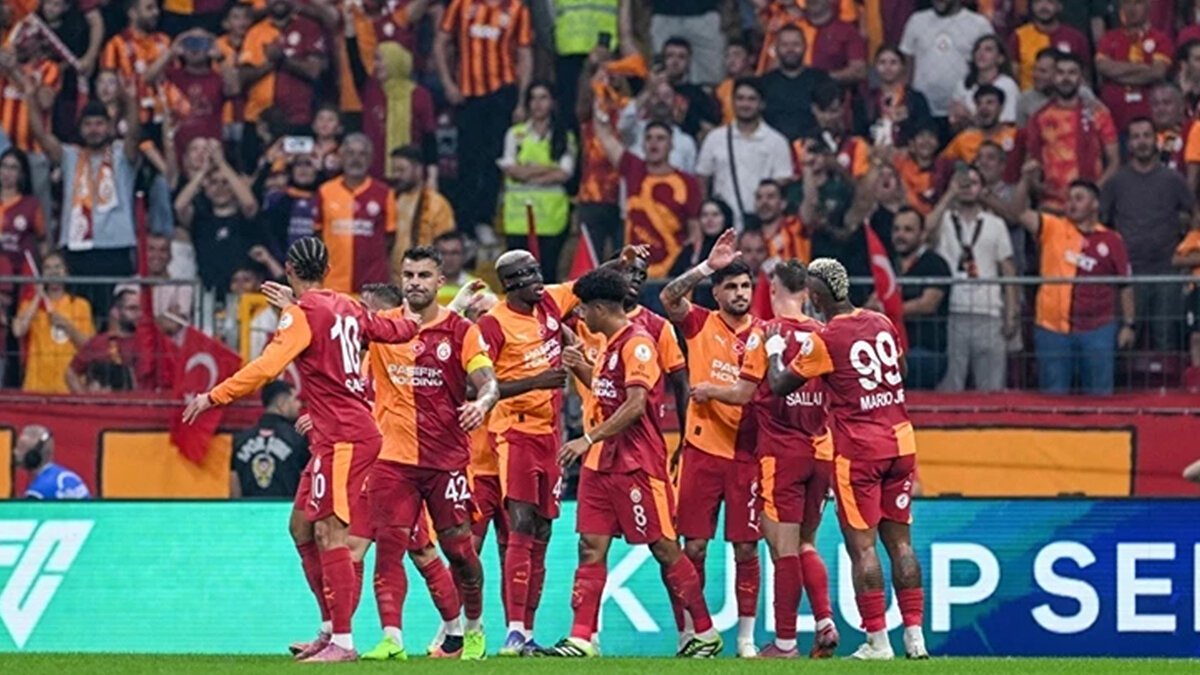 Frankfurt'un yayınladığı görselde Can Uzun ve İlkay Gündoğan'ın yer aldığı fotoğraf paylaşıldı.