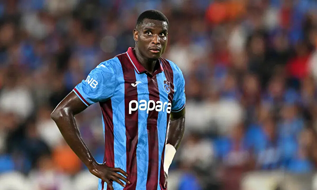 45+6. dakikada Onuachu'nun hakemi alkışladığı pozisyon<br><br>Bülent Yıldırım: "Onuachu korner bekledi ve yardımcı hakeme döndü. Korner yok. Korner istedi. Hakeme doğru dönüp 'böyle devam böyle devam' deyip alkışladı. Bu başka bir konu değil. Hakem ekibinin verdiği kararı protesto eden nitelikte alkış gördüm. İtirazdan hakemin Onuachu'yu ikinci sarı karttan ihraç etmesi gerekirdi."<br><br>Bahattin Duran: "Her ne kadar maçın 11. dakikasında VAR müdahalesinden sonra hakemin kontrolsüz hareket olarak verdiği ve bence yanlış sarı kartla oynuyor Onuachu. Önce yardımcı hakeme döndü ve sonra hakeme dönüp alkış yapıyor hakeme aleni. 'Devam edin' diyor. Net ikinci sarı kart. Onuachu'nun ihracı gerekirdi."<br><br>Deniz Çoban: "Oyuncu gerilmiş, nizami golü iptal edilmiş, olsa bu hak mı denilebilir. Hakemin orada hata yapması bunu görmezden gelmesini gerektirmez. Buradan net bir sarı kart gerekiyor."<br>