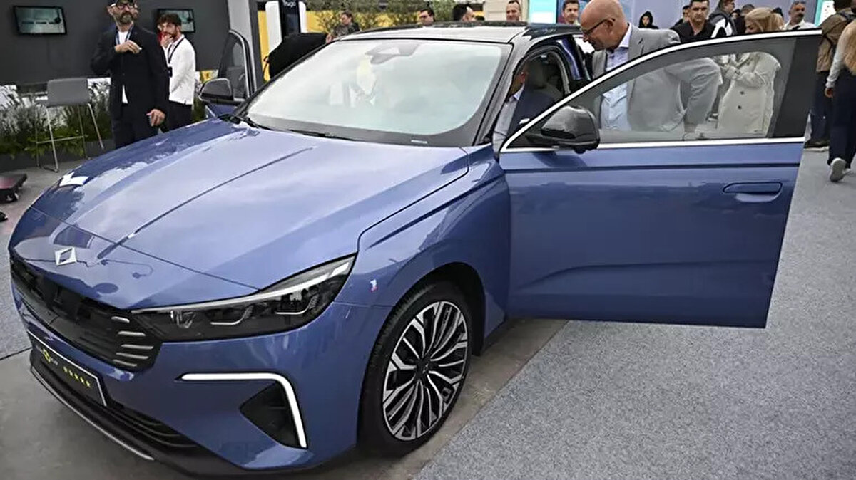 Türkiye’nin ilk yerli elektrikli otomobili Togg, T10X modelinin ardından yeni fastback modeli Togg T10F ile satışa çıktı. Togg T10F bugün Türkiye’de kullanıcıların beğenisine sunulurken, aracın fiyatı da resmi olarak duyuruldu. 29 Eylül’de Almanya’da satışa çıkacak olan Togg T10F için ön siparişler ise Togg’un mobil uygulaması Trumore üzerinden alınmaya başladı.