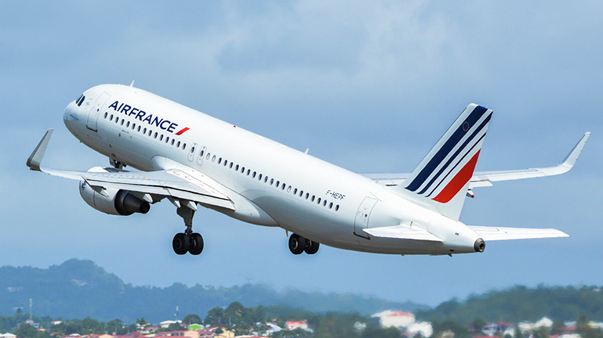 2) Air France