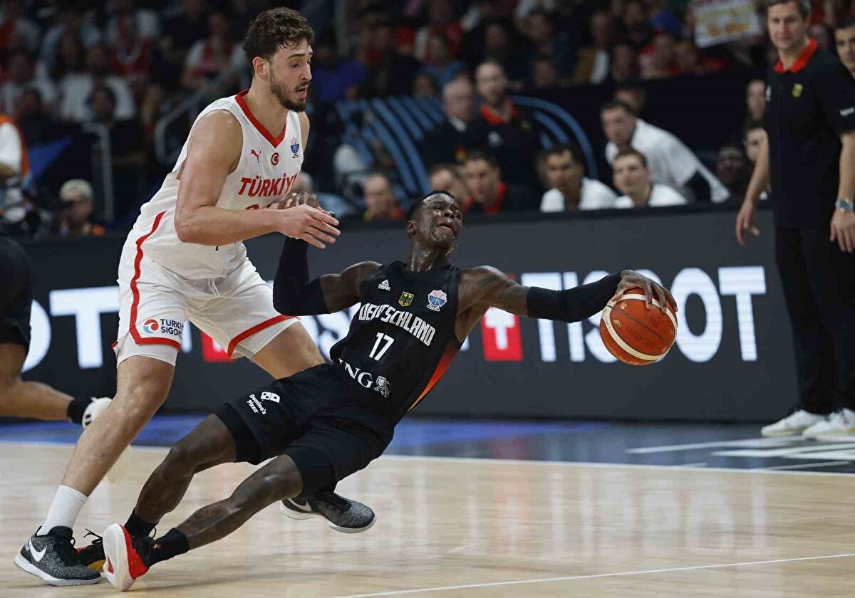 Türkiye A Milli Erkek Basketbol Takımı, EuroBasket 2025 finalinde rakibi Almanya’ya 88-83 mağlup olarak, Avrupa ikincisi oldu. 