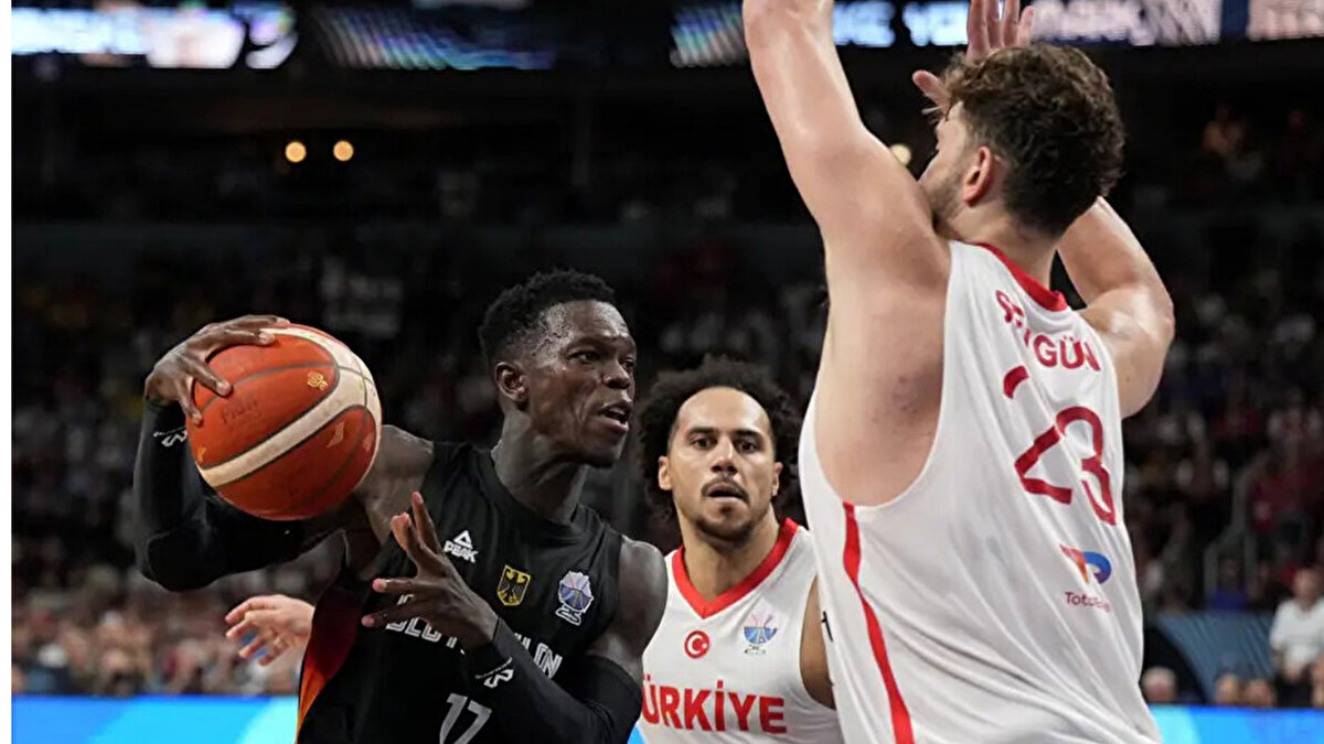 Sportschau ise maçla ilgili, “Almanya Milli Takımı, dramatik finalde Türkiye’yi mağlup edip şampiyon oldu." ifadelerine yer verdi.<br><br>