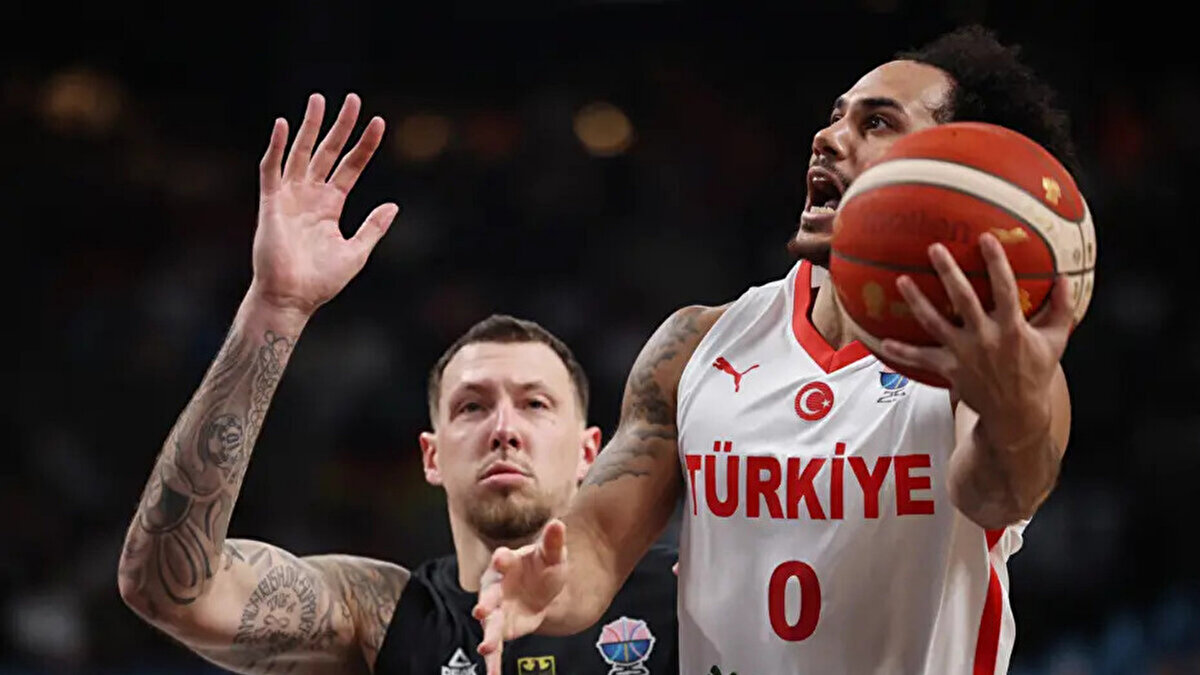 Sport 1 final için, “Çılgınlık! Almanya altın madalya kazandı.” başlığını kullanırken maç için, “Türkiye defalarca farkı açtı ve Almanya da yanıt verdi. Finalde, her iki takımın da güç kaybetmesiyle çekişmeli bir maç yaşandı. Ardından sahneye Schröder çıktı ve finali neredeyse tek başına belirledi.” denildi.<br><br>