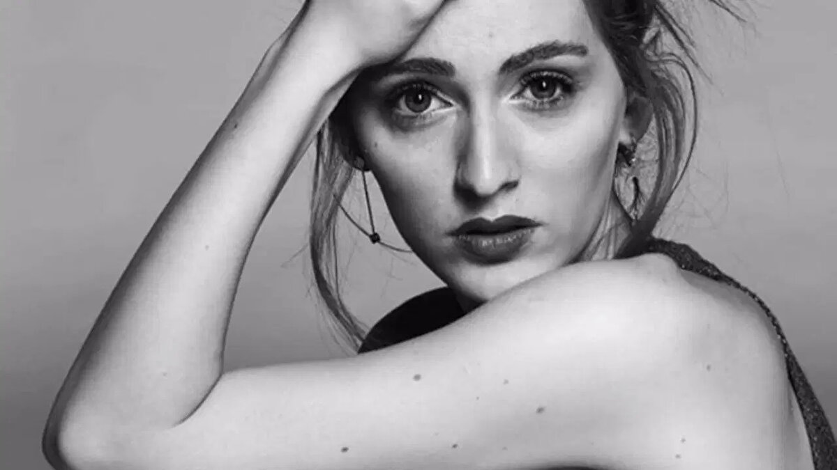 Bihter filminin senaryosunu kaleme alan Merve Göntem, daha sonra Show TV’nin reyting rekorları kıran dizisi Kızılcık Şerbeti’nin senarist kadrosuna dahil oldu. Son dönemde gündeme gelmesiyle birlikte birçok kişi, “Merve Göntem kimdir, kaç yaşında, nereli ve neden gözaltına alındı?” sorularına yanıt aramaya başladı.