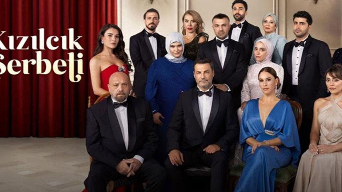 Kariyer Yolculuğu<br><br> <br><br>Senaristlik kariyerine genç yaşta adım atan Göntem, sektördeki ilk önemli deneyimini “Bihter” filmi ile elde etti.Ardından, Türkiye’nin en çok izlenen ve konuşulan yapımlarından biri olan Kızılcık Şerbeti dizisinin senarist kadrosuna dahil oldu.