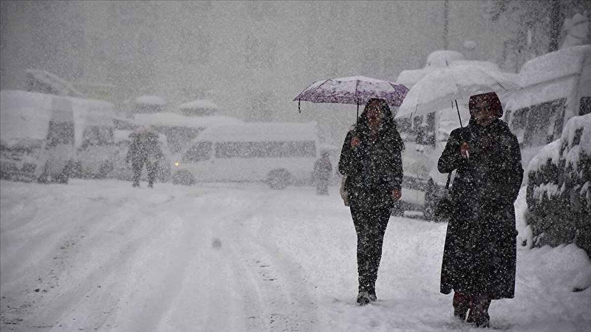 Meteoroloji Genel Müdürlüğü’nün son hava durumu tahminlerine göre; ülkemizin kuzey ve batı kesimleri parçalı, yer yer çok bulutlu olacak. Öğleden sonra ve akşam saatlerinde Afyonkarahisar, Isparta, Burdur çevreleri ile Denizli ve Kütahya'nın doğu kesimlerinde yerel sağanak ve gök gürültülü sağanak yağışlar görülecek. Diğer bölgelerde hava az bulutlu ve açık geçecek.