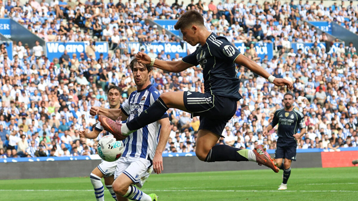Sezona ligde 4'te 4 ile giren Real Madrid son olarak deplasmanda Real Sociedad'ı 2-1 yendi. Maçta Arda Güler de bir gol kaydetmişti. İspanyol devinde Dean Huijsen, 32. dakikada VAR incelemesinin ardından kırmızı kart gördü.