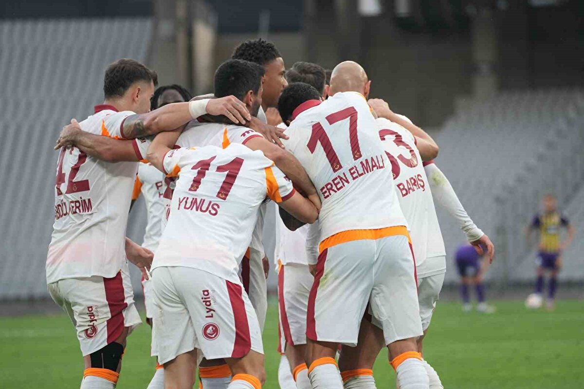 Süper Lig'de yoluna dolu dizgin devam Galatasaray, Eyüpspor'u Icardi ve Yunus Akgün'ün golleriyle 2-0 mağlup ederek 5'te 5 yaptı. 