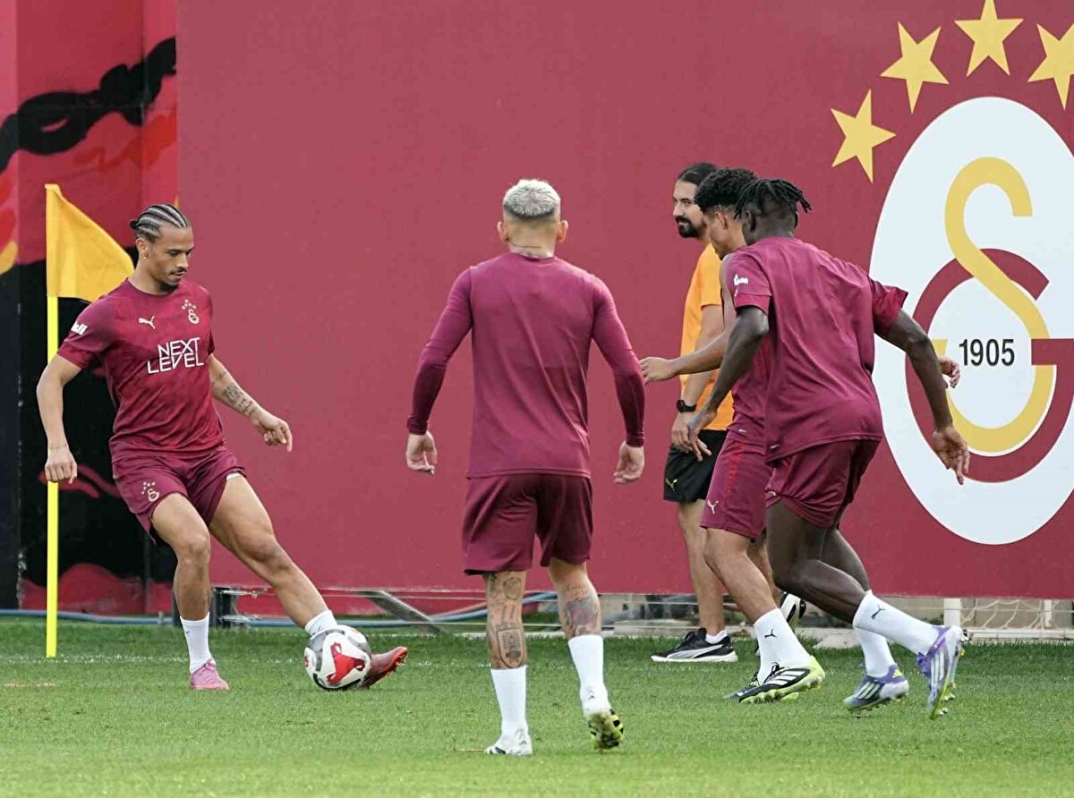 Zorlu karşılaşma öncesinde teknik direktör Okan Buruk'un kafasındaki kadro da netleşmeye başladı. 