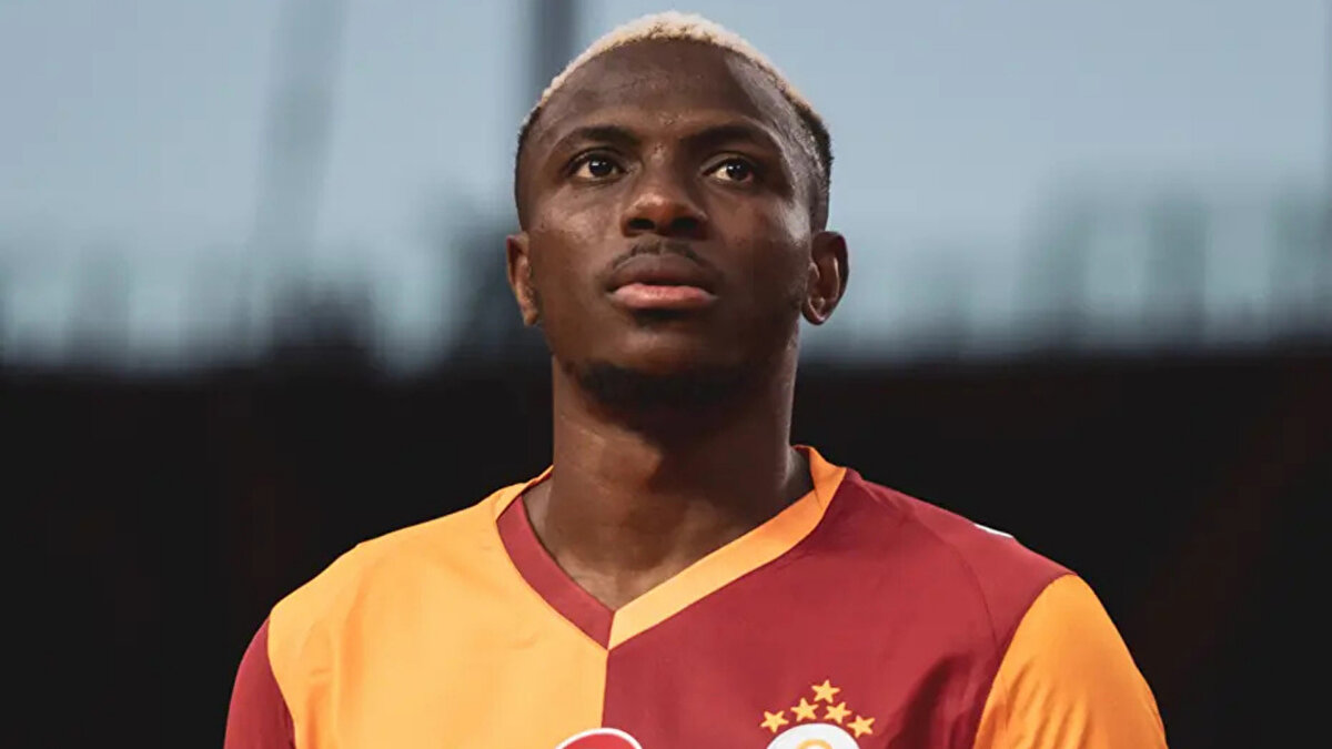 Milli takımdaki sakatlığı nedeniyle Eyüpspor maçını kaçıran Victor Osimhen’in Şampiyonlar Ligi’ndeki Eintracht Frankfurt maçına yetiştirilmeye çalışıldığı ve son ana kadar yıldız golcünün durumunun bekleneceği aktarıldı.<br><br>