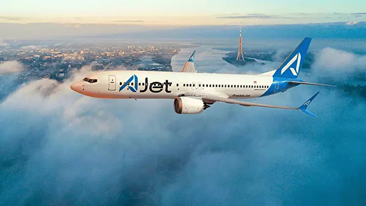 AJet indirimli bilet fırsatı nasıl yakalanır?<br><br>Yolcular, kampanyadan faydalanmak için biletlerini 16-18 Eylül 2025 tarihleri arasında online platformlar üzerinden almalı. Uçuşlarını salı, çarşamba ve perşembe günlerinden birine denk getirerek indirim avantajını kullanabilirler.