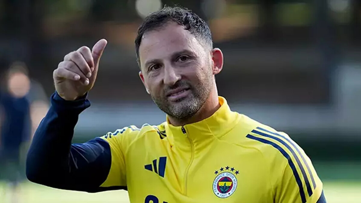 Fenerbahçe'nin yeni teknik patronu Todesco, Trabzonspor karşısında çıktığı ilk maçında sahadan 1-0 galip ayrıldı. 40 yaşındaki çalıştırıcının karşılaşma sonrası takıma uyarılarda bulunduğu öğrenildi.