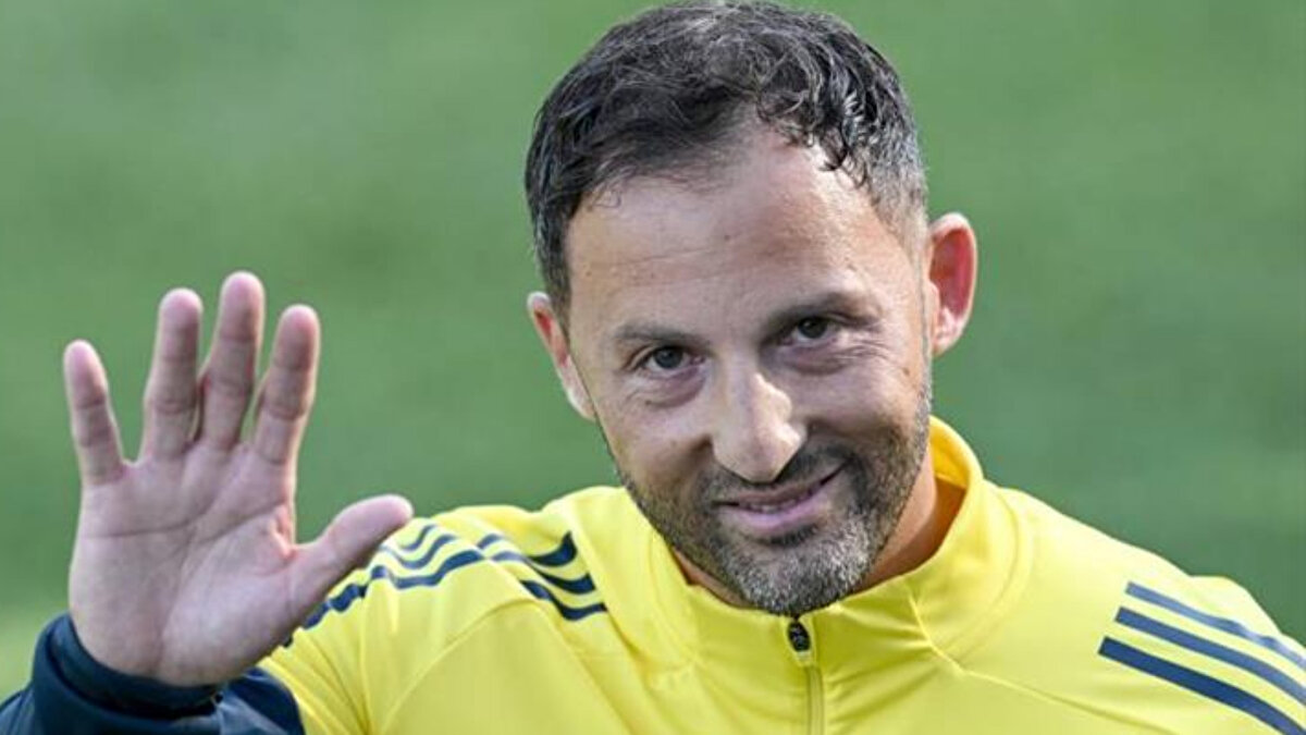 Türkiye Gazetesi'nde yer alan habere göre, Domenico Tedesco takımın performansından çok memnun kalmadı. İtalyan çalıştırıcının futbolcularına, "Kazanmak güzel ama daha hızlı ve daha seri olmamız gerekiyor. Rakip kaleye gitme hızımızı da topu geri kazanma süratimizi de artırmamız şart. Bu tempo yeterli değil." uyarısında bulunduğu aktarıldı.<br><br>