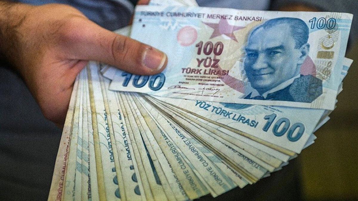 En düşük faiz hangi bankada?<br><br>Listede en yüksek faiz oranı %5,33 ile Şekerbank’ta görülürken, en düşük faiz oranı ise %3,29 ile ON Plus tarafından sunuluyor. 200 bin TL’lik kredide toplam geri ödeme farkı ise bankalar arasında 40 bin TL’nin üzerine çıkıyor.