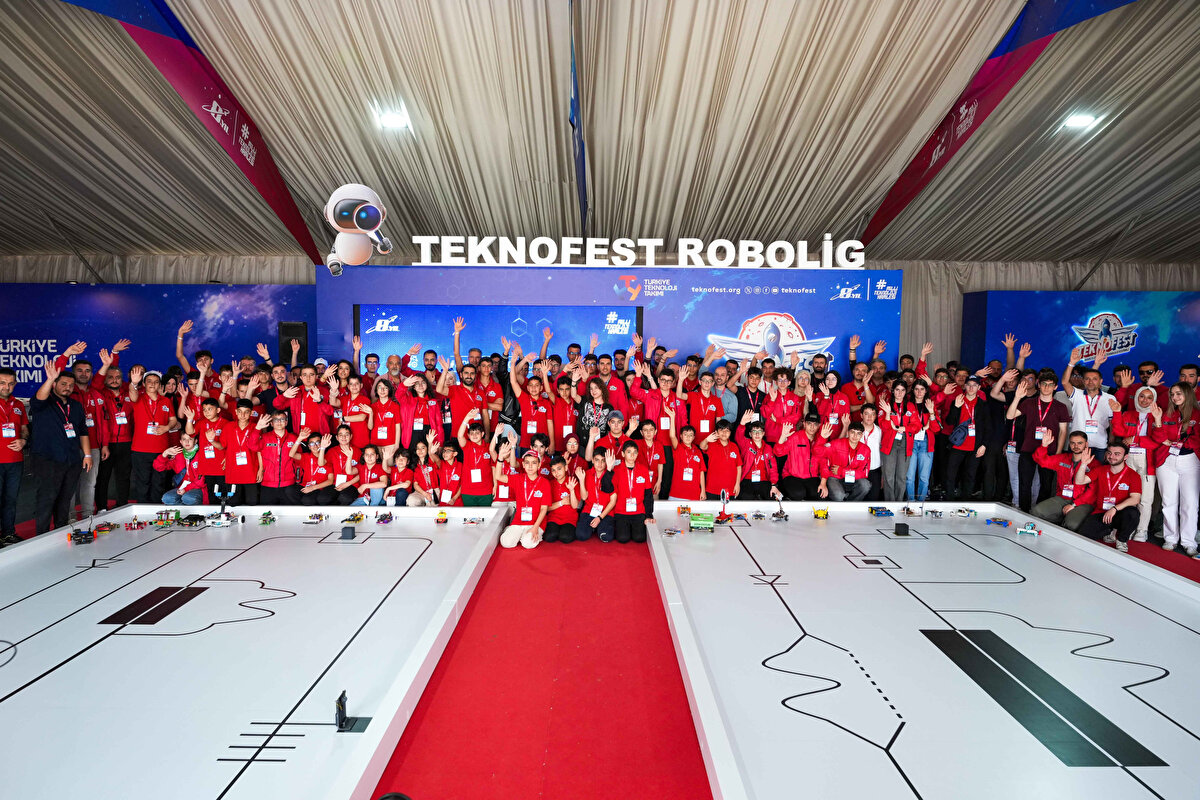 Teknofest ziyaretçi sorgulama ekranı<br><br>Ziyaretçi sorgulaması yapmak isteyenler, kayıt sayfasında yer alan “ziyaretçi kayıt” butonunu kullanarak kimlik veya pasaport numarası ve uyruk bilgilerini girerek sorgulama işlemini gerçekleştirebilir.