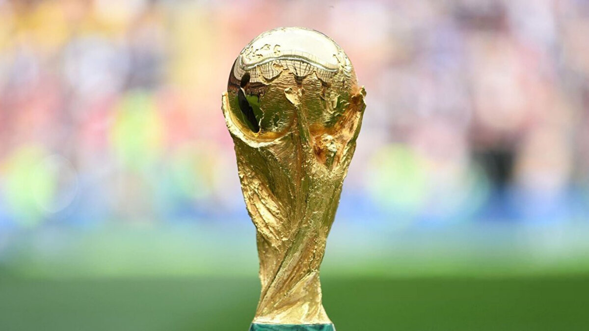 FIFA Başkanı Infantino'dan Açıklama<br>FIFA Başkanı Gianni Infantino, Kulüp Avantajları Programı’nın çok sayıda kulüp ve oyuncuya destek sağladığını belirterek, “Kulüplere oyuncularının serbest bırakılması için rekor düzeyde 355 milyon dolar dağıtılacak.” ifadelerini kullandı.