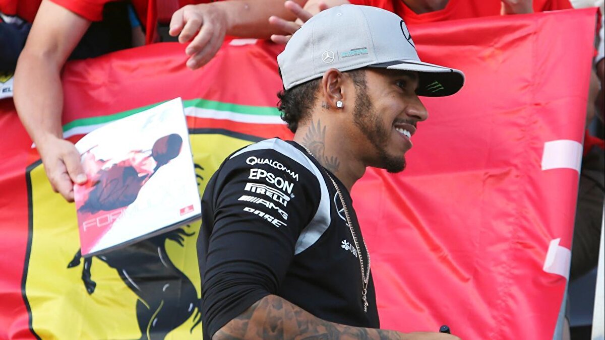 Formula 1 pilotu Lewis Hamilton, Gazze'de yaşanan soykırımın her geçen gün daha da kötüleştiğini belirtti. Avrupa vatandaşlarının ve insanlığın buna devam etmesine seyirci kalmaması gerektiğini söyledi. 