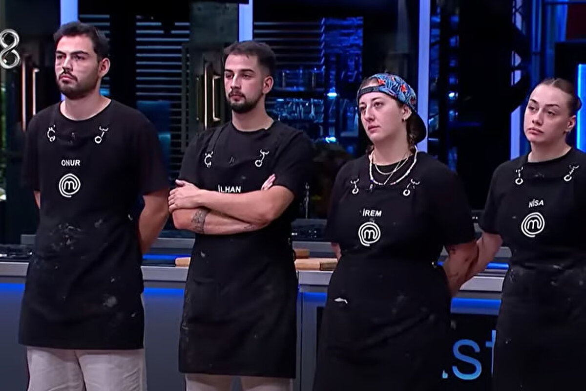 Masterchef’te kim elendi?<br><br>Masterchef Türkiye’de son bölümde yarışmaya veda eden isim İlhan oldu. Böylece Masterchef’te yoluna devam eden yarışmacılar haftanın ilk takım oyununa hazırlanıyor.