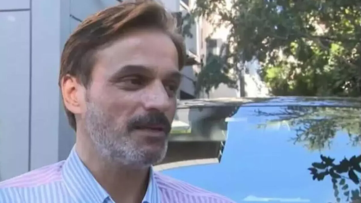 Kardeş, ayrıca “Herhangi bir intihar süreci söz konusu değil” ifadelerini kullanarak, sosyal medyada dönen üzücü ve spekülatif iddiaları net biçimde yalanladı.