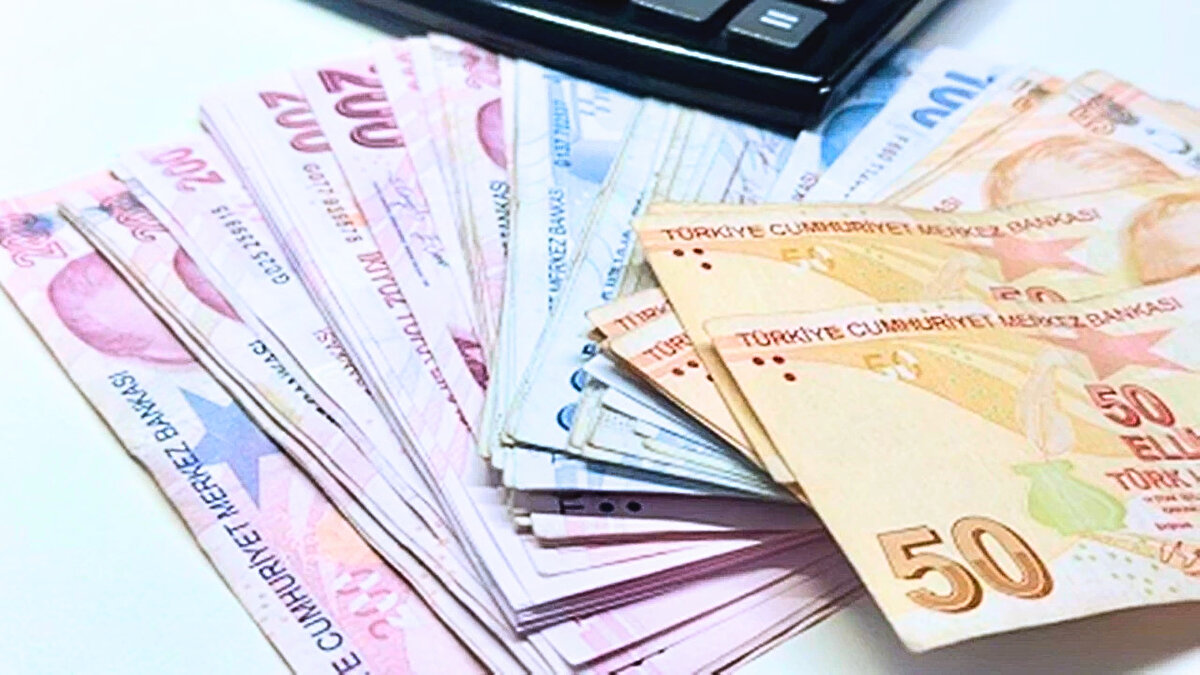 Yaş şartı ise korunacak. Yani 7.200 prim gününü tamamlayanlar, sigortalılık başlangıç tarihine göre belirlenen yaş haddini doldurduklarında emekli olabilecek.