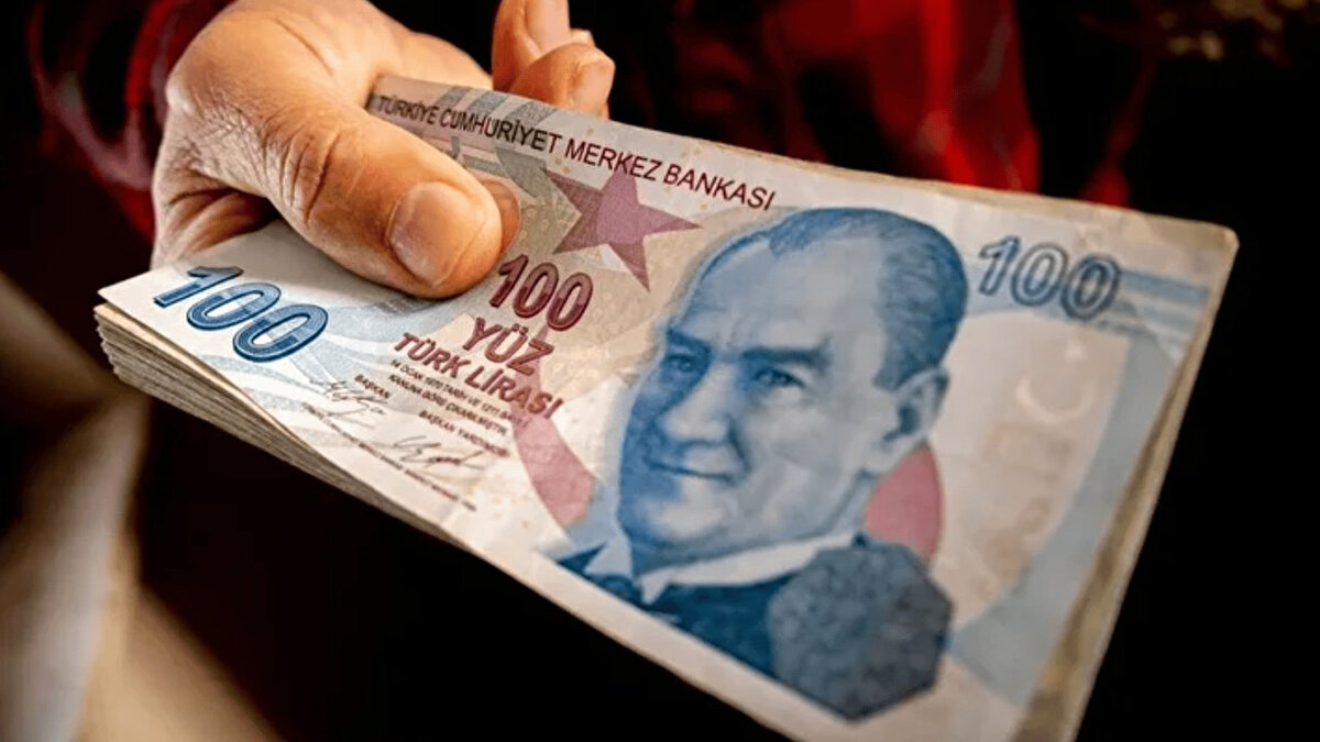 5 Yıl Erken Emeklilik İmkanı Kimleri Kapsıyor?<br><br>Düzenlemenin en önemli ayağı, Bağ-Kur’lular için 9.000 gün yerine 7.200 gün prim ödeme şartı. Bu değişiklikle:<br><br>Küçük esnaf,<br><br>Çiftçiler,<br><br>EYT kapsamında olup prim gününü dolduramayan Bağ-Kur’lular,<br><br>2008 sonrası sigorta girişi olan Bağ-Kur’lular,<br><br>5 yıl erken emeklilik avantajından yararlanabilecek.