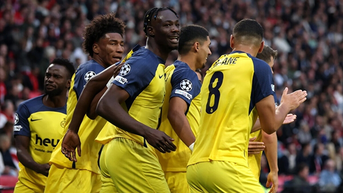 UEFA Şampiyonlar Ligi'nin ilk haftasında Hollanda ekibi PSV Eindhoven, sahasında Belçika temsilcisi Union Saint-Gilloise ile karşı karşıya geldi. Mücadeleyi 3-1 kazanan Union Saint-Gilloise, Devler Ligi'ne flaş giriş yaptı.