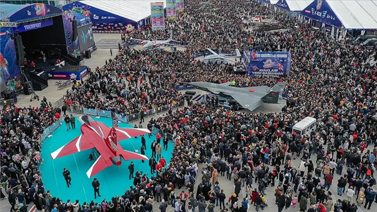 2025 Teknofest İstanbul başlama tarihi merak konusu olarak İstanbul Teknofest ne zaman başlıyor, nereden kaydolunur? soruları üzerinden araştırılıyor.<br>2025 TEKNOFEST İSTANBUL BAŞLAMA TARİHİ<br><br>2025 Teknofest İstanbul tarihleri ve tüm detaylar şöyle;