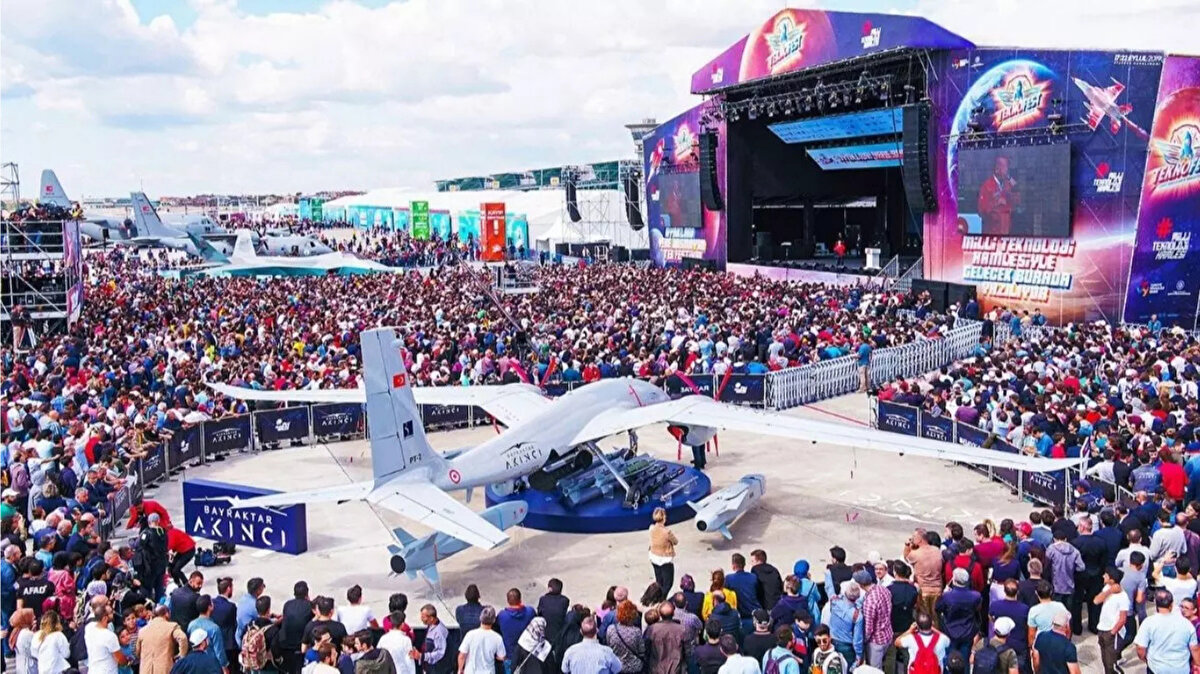 TEKNOFEST ZİYARETÇİ SORGULAMA NEREDEN YAPILIR?<br><br>Teknofest'e katılacak olan ziyaretçiler sorgulama yapmak isterse kayıt olma sayfasından ziyaretçi kayıt butonu üzerinden kimlik-pasaport numarası ve uyruk bilgilerini yazarak işlem gerçekleştirebilir.