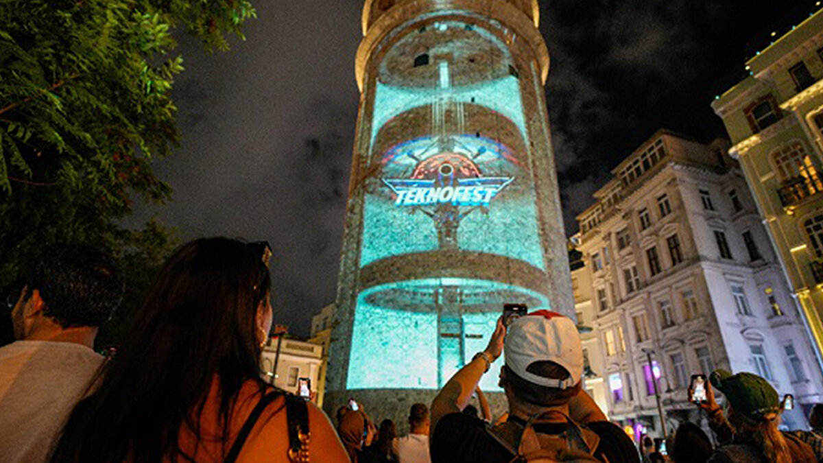 Dünyanın en büyük havacılık, uzay ve teknoloji festivali Teknofest, T3 Vakfı ve Sanayi ve Teknoloji Bakanlığı öncülüğünde 13’üncü kez kapılarını açıyor. 17-21 Eylül tarihlerinde İstanbul Atatürk Havalimanı’nda düzenlenecek festival öncesinde NTV yayınında konuşan T3 Vakfı Mütevelli Heyeti Başkanı Selçuk Bayraktar, organizasyonun gençlere kattıklarına, savunma sanayiindeki gelişmelere ve yerli projelere ilişkin önemli mesajlar verdi.