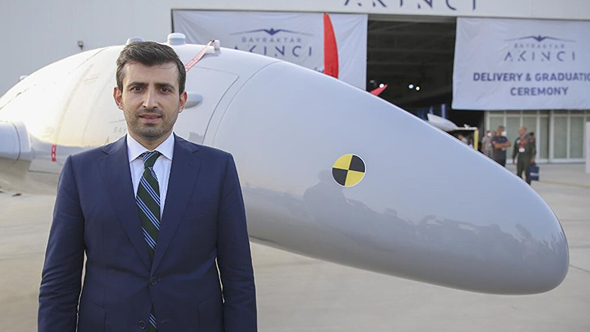 Çocukların hayal dünyasının Teknofest gibi etkinliklerde geliştiğini belirten Bayraktar, "Babam pilot kursuna gidiyordu. Beni bir etkinliğe götürmüştü. Kanıma orada girmişti. Biz bunun gibi yüzlerce hikaye çıkacağını görüyoruz. Bu Çocuğun hayal dünyası genişliyor. Ağabeylerine ablalarına özeniyor. Biz gençleri ülkesinin faydasını sağlayacak eserler yapmasına özendiriyoruz." sözlerini sarf etti.