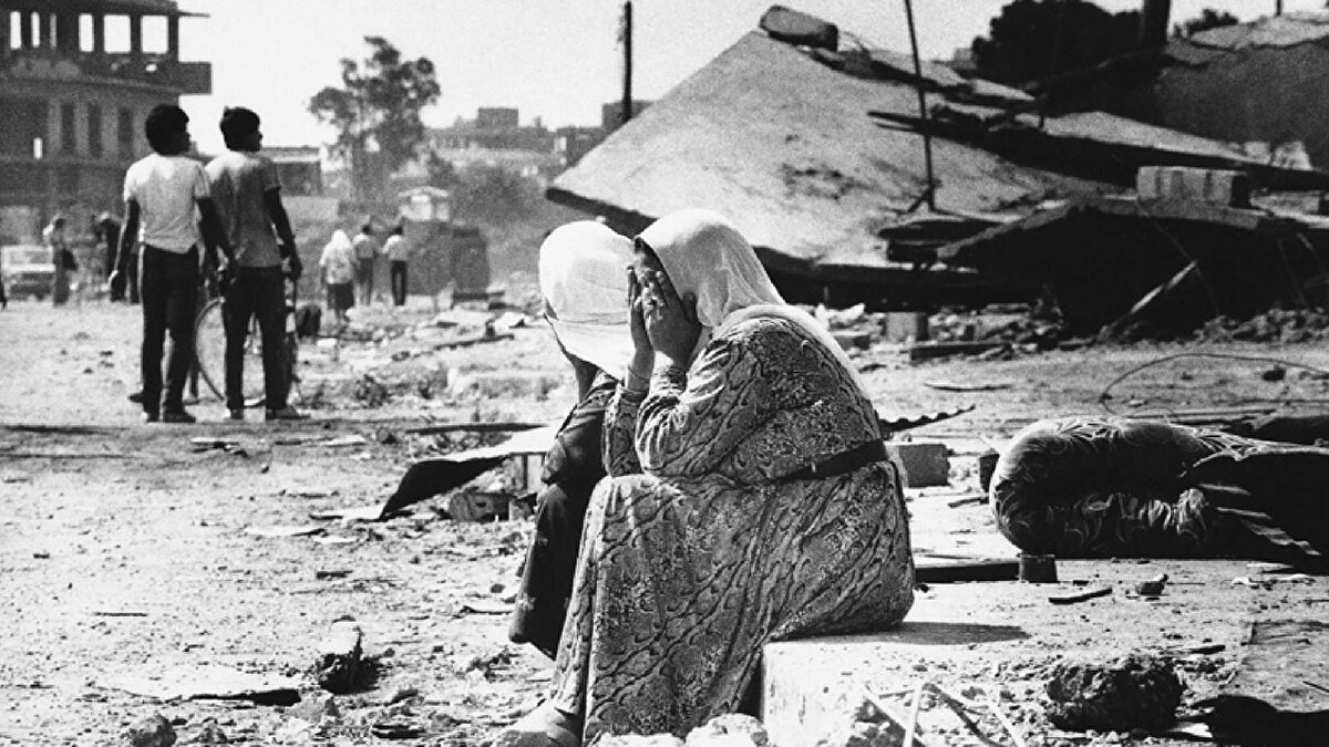 Sabra ve Şatilla Katliamı, Lübnan iç savaşı sırasında İsrail kuşatması altındaki kamplarda üç gün boyunca süren saldırılarla binlerce masum insanın acımasızca öldürüldüğü, tarihe kara bir leke olarak geçen bir insanlık dramıdır.