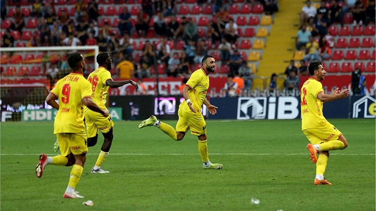 Göztepe-Beşiktaş maçı ne zaman oynanacak? <br><br><br>•⁠  ⁠19 Eylül Cuma<br><br>20.00 Göztepe-Beşiktaş (Gürsel Aksel)<br><br>