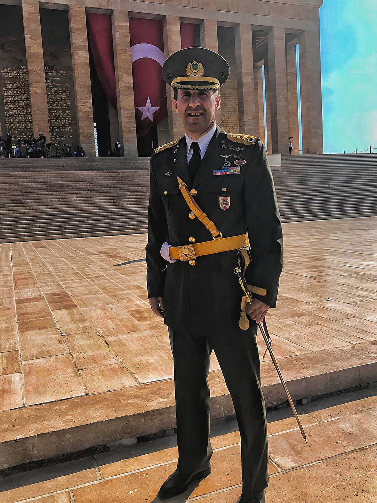 Orkun Özeller Nereli?<br>Özeller’in İstanbul doğumlu olduğu iddia edilse de doğum yeri hakkında kesin bir bilgi bulunmamaktadır.