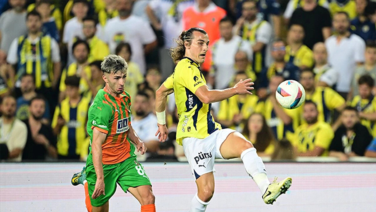 Muhtemel 11’ler<br><br>Fenerbahçe: İrfan Can – Mert, Skriniar, Oosterwolde, Archie Brown – İsmail, Fred – Szymanski, Talisca, Oğuz Aydın – En Nesyri<br><br>Alanyaspor: Ertuğrul – Lima, Aliti, Ümit, Enes – Makouta, Maestro – Yusuf, İbrahim, Hwang – Ogundu