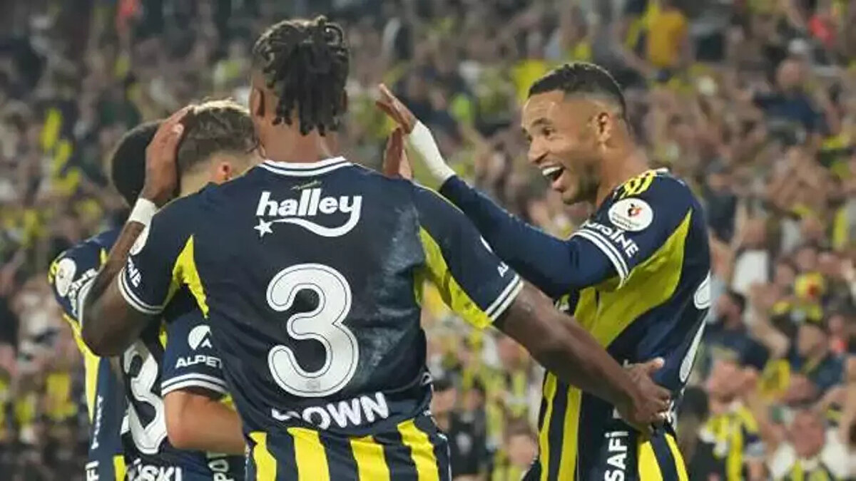 Maçın hakemleri belli oldu<br><br>Zorlu müsabakayı Cihan Aydın yönetecek. Aydın’ın yardımcılıklarını Mustafa Savranlar ve Bilal Gölen üstlenecek. Karşılaşmada 4. hakemlik görevinde Burak Olcan yer alacak. VAR hakemi olarak Onur Özütoprak, AVAR’da ise Candaş Elbil görev yapacak.