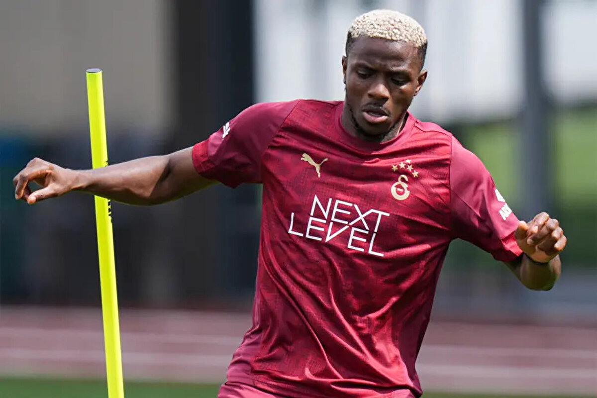 Nijerya Milli Takımı'nda sakatlanan ve Galatasaray'ın Eyüpspor'la oynadığı maçta forma giyemeyen Victor Osimhen'in Eintracht Frankfurt maçında oynayıp oynamayacağıyla ilgili karar verildi.<br><br>