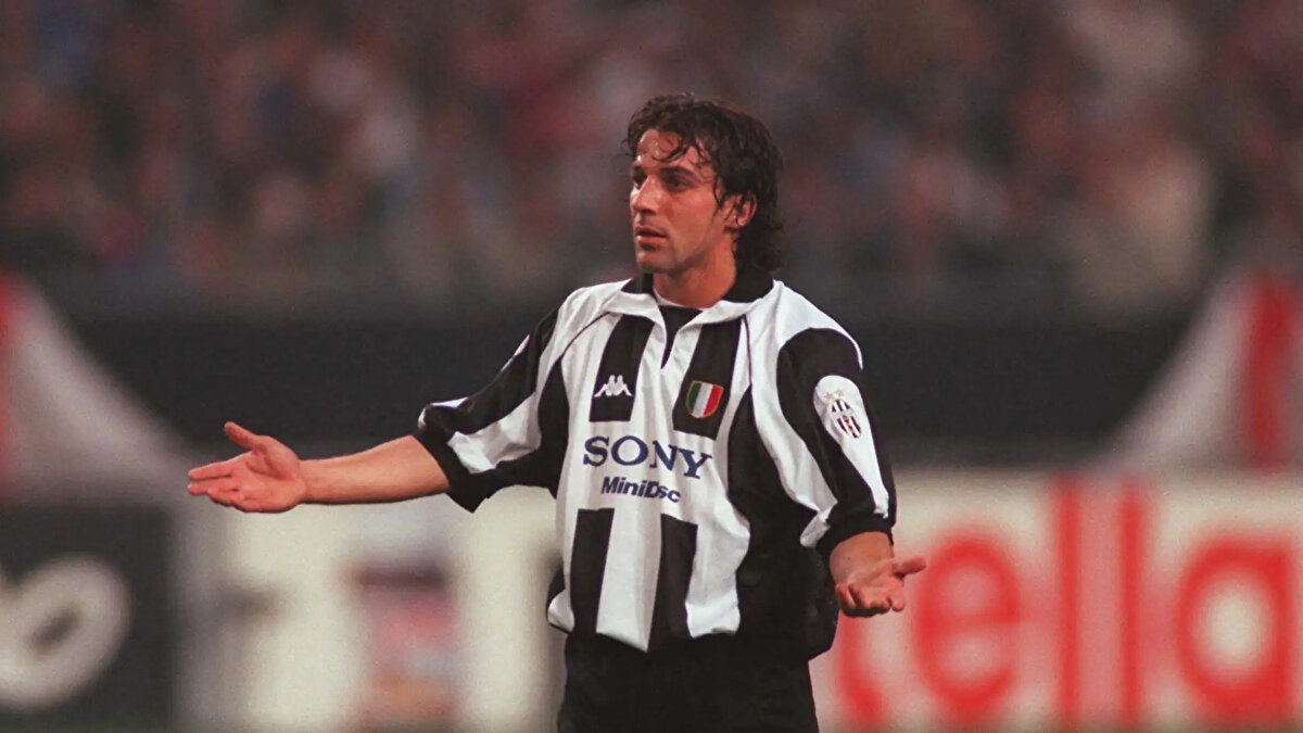 19-) Alessandro Del Piero:<br>42 Gol