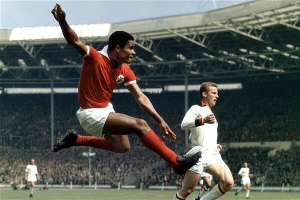 15-) Eusébio:<br>46 Gol
