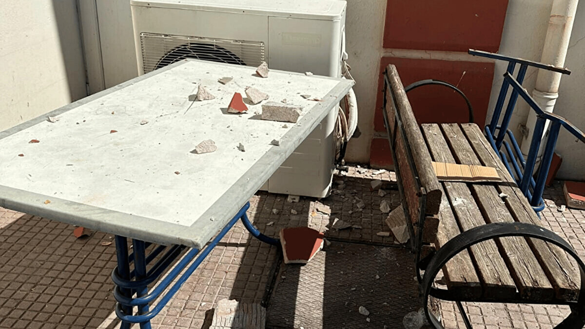 Yaşadıklarını anlatan S.K., "Kolumda parçalı kırık var, vida takıldı. S.E.S.'nin şaka olarak düşündüğü hareketin sonu böyle oldu. Böyle şaka olmaz. Bir daha yapmasın" dedi. Yeğeni S.K.'nin ölümden döndüğünü ifade eden 41 yaşındaki Zehra Külcüler, "Mağduruz. Beyin kanaması bile geçirebilirdi. Biz başta karşı taraftan şikayetçi olmadık ancak özür bile dilemediler. Şimdi avukatlarımız konuyla ilgileniyor, şikayetçiyiz. Hakkımızı sonuna kadar arayacağız" diye konuştu.