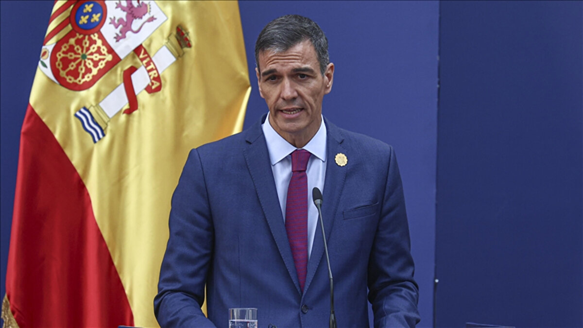 İspanya’da hükümetin katil İsrail’e karşı dik duruşu devam ediyor. Başbakan Pedro Sanchez, İsrail’in ABD, Kanada ve Meksika’nın ev sahipliği yapacağı 2026 Dünya Kupası’na katılması halinde, İspanya’nın turnuvadan çekilebileceğini duyurdu.