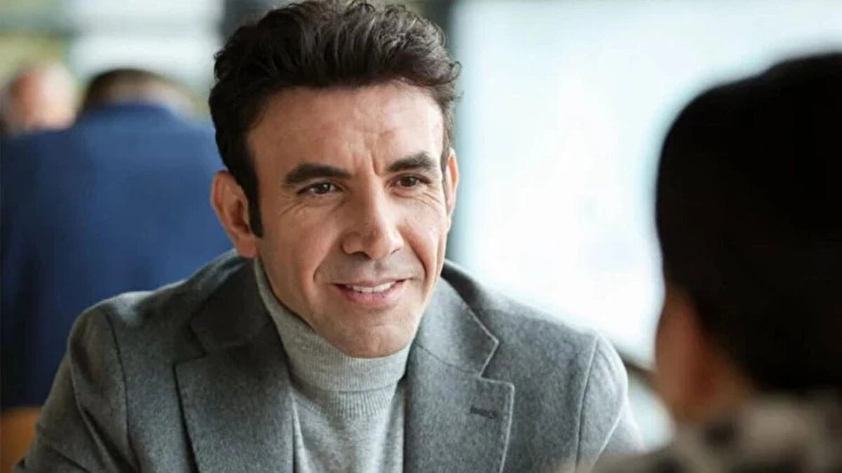 Timur’un cenaze sahnesi Bahar’da ayrılığı kesinleştirdi<br><br>Merakla beklenen cevap ise Bahar dizisinin 3. sezon ilk bölümünde geldi. Timur Yavuzoğlu’nun cenaze sahnesi, Mehmet Yılmaz Ak’ın Bahar dizisinden ayrıldığını resmen doğruladı. Setten sızan cenaze görüntüleriyle gündem olan sahne, sosyal medyada da büyük yankı uyandırdı.