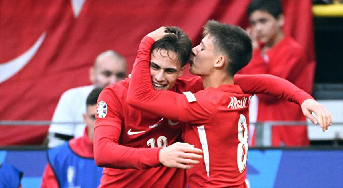 Milli futbolcularımız Kenan ve Arda da dün gece Şampiyonlar Ligi arenasında boy gösterdiler.