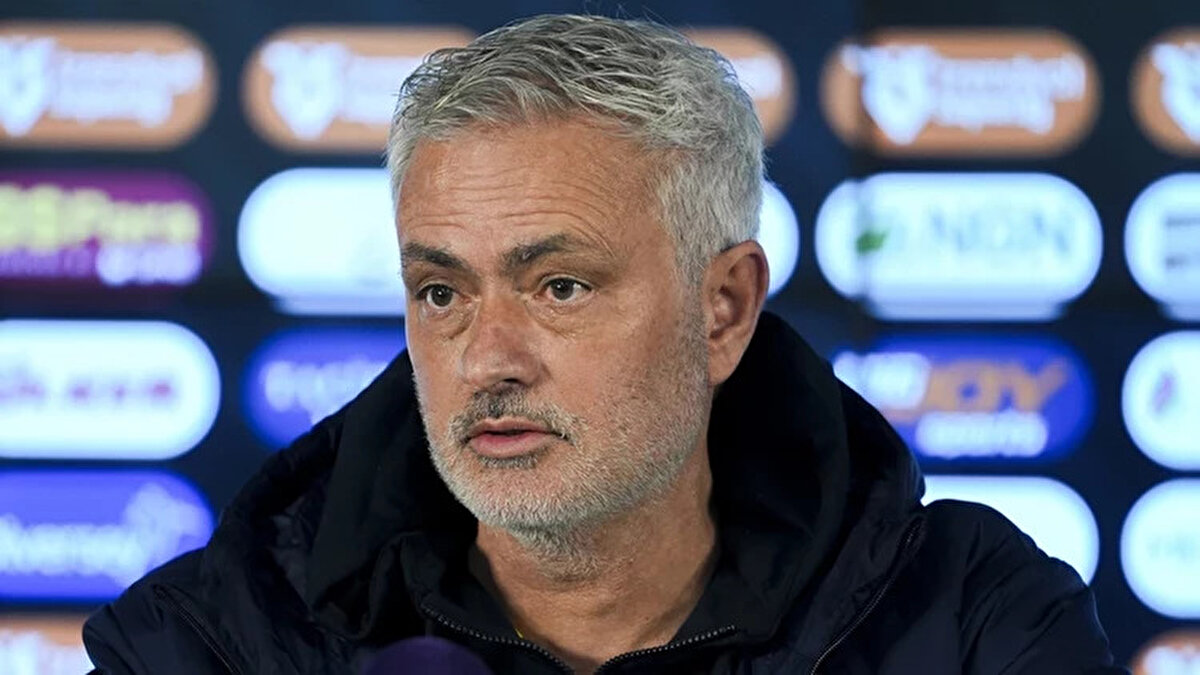 Açıklamasında "Burada isimlerden bahsetmenin bir anlamı yok. Benfica'nın şu anda bir teknik direktörü yok. Maçtan sonra yaşanan tek şey Bruno Lage ile yapılan görüşme ve dolayısıyla Bruno Lage'ın ayrılışıydı. Bugün ne bir teknik direktör atandı ne de gelecekte Benfica'yı temsil edecek bir teknik direktörden bahsedildi." ifadelerini kullandı.